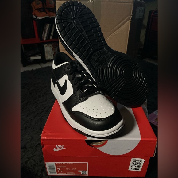 Nike Dunks Low Panda - Picture 1 of 6